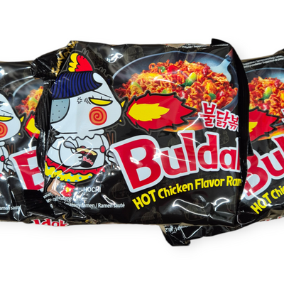Лапша быстрого приготовления острая с курицей BULDAK HOT Chicken flavor ramen SAMYANG 140 г  1111111 фото